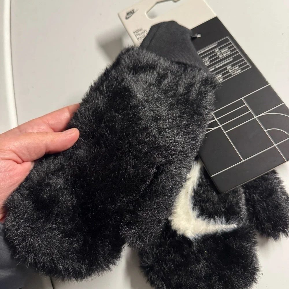 NWT Nike plush knit mittens black white swoosh gloves